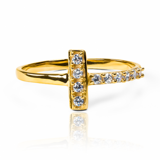 Anillo t-crystal de Joyería Caracas. Hecho con oro 18k. Además, viene con una garantía de por vida.