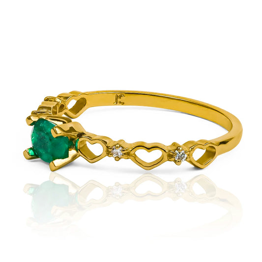 Anillo de compromiso Con el Corazón (Esmeralda y Diamantes), Fabricado en Joyería Caracas, con oro 18k de la más alta calidad, cuenta con un certificado de garantía para toda la vida.