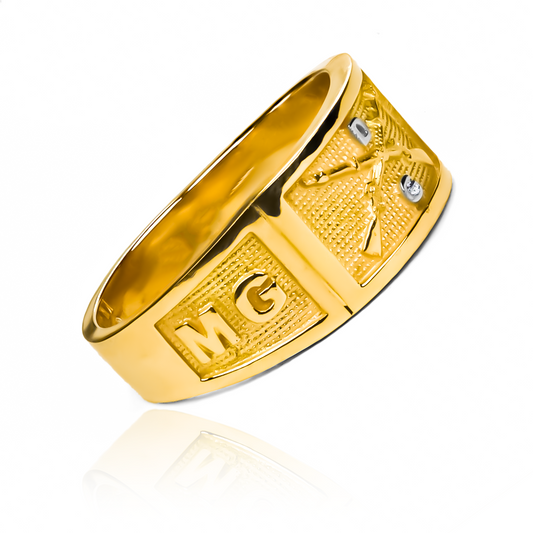 Anillo de grado tipo argolla Army es una verdadera joya de Joyería Caracas. Elaborado con oro 18K, es un símbolo de amor y compromiso que durará para toda la vida gracias a su garantía de por vida.