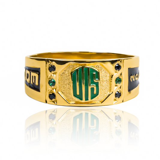 Anillo de grado Joyería Caracas es un verdadero lujo con su diseño troquelado y su material de oro 18K. Además, cuenta con una garantía de por vida.