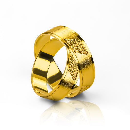 Argollas de matrimonio Bite Love, elaboradas en oro 18k por Joyería Caracas, estas argollas cuentan con un certificado de calidad y garantía de por vida.