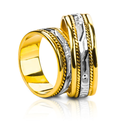 Argollas de matrimonio botlove, elaboradas en oro 18k de Joyería Caracas, viene con certificado de calidad y garantía para toda la vida.