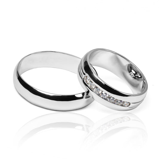 Argollas de matrimonio Carré Classic, fabricados en oro 18k por Joyería Caracas, vienen con un certificado de calidad y garantía para toda la vida.