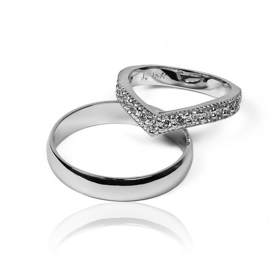 Argollas de matrimonio Classic Pointed, fabricados en 18k por Joyería Caracas. Cada anillo viene con un certificado de calidad y garantía de por vida.