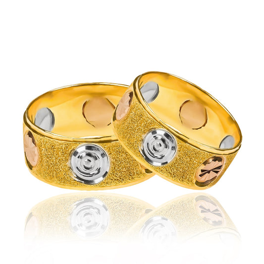 Argollas de matrimonio Crazy Love 3 Oros, fabricadas en oro 18k por Joyería Caracas, cada argolla cuenta con un certificado de calidad y garantía de por vida.