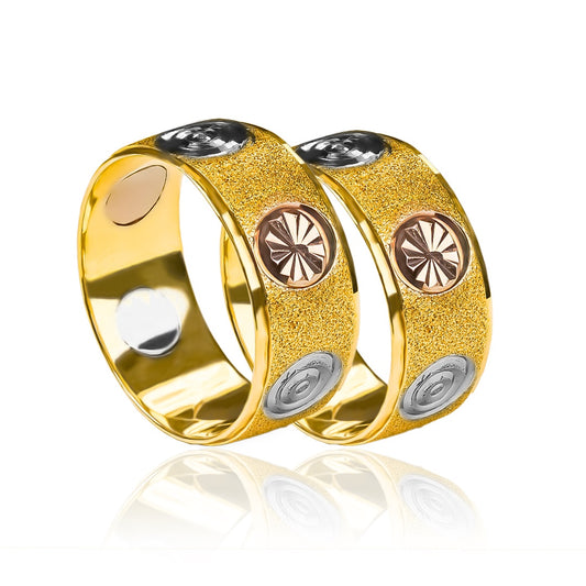 Argollas de matrimonio Crazy Love 3 Oros, fabricadas en oro 18k por Joyería Caracas, cada argolla cuenta con un certificado de calidad y garantía de por vida.