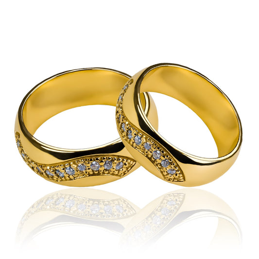Argollas de matrimonio Curve Love, elaboradas en oro 18k por Joyería Caracas, cada una cuenta con un certificado de calidad y garantía de por vida.