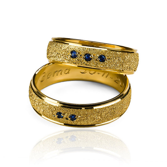 Argollas de matrimonio Desert Passion, elaboradas en oro 18k por Joyería Caracas, cuentan con certificado de calidad y garantía para toda la vida.