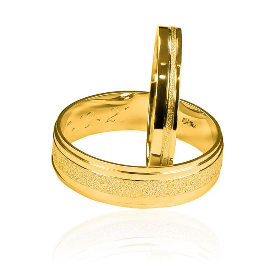 Argolla de matrimonio doble escalera Mate, fabricadas en oro 18k de Joyería Caracas, cuenta con certificado de calidad y garantía de por vida.