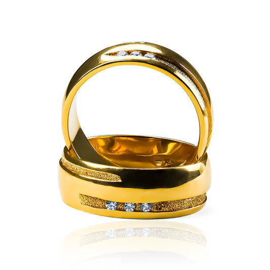 Argollas de matrimonio doble línea, elaborados en oro 18k por Joyería Caracas, cada argolla incluye un certificado de calidad y garantía para toda la vida.