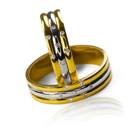 Argollas de matrimonio Dynasty, elaboradas en oro 18k por Joyería Caracas, cada una cuenta con un certificado de calidad y garantía de por vida.