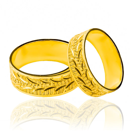 Argollas de matrimonio Espiga Torcida Fondo Rayado, elaboradas en oro 18 quilates, cuentan con un certificado de calidad y garantía de por vida.