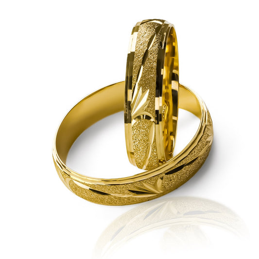 Argollas de matrimonio Feathers, elaboradas en oro 18k por Joyería Caracas, cuentan con un certificado de autenticidad y garantía de por vida.