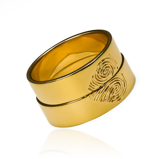 Argollas de matrimonio Fingerprint Heart en oro 18k por Joyería Caracas, cuenta con certificado de autenticidad y garantía de por vida.