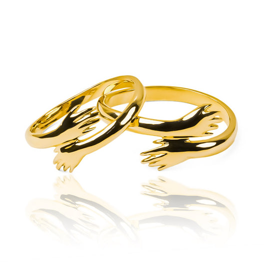 Argollas de matrimonio Golden Hug, fabricadas en oro 18k por Joyería Caracas, cuentan con un certificado de calidad que garantiza su autenticidad y durabilidad.