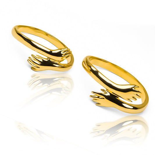 Argollas de matrimonio Golden Hug, fabricadas en oro 18k por Joyería Caracas, cuentan con un certificado de calidad que garantiza su autenticidad y durabilidad.