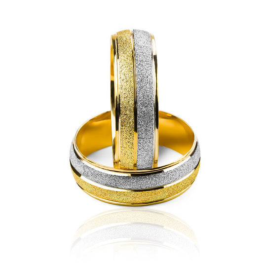 Argollas de matrimonio Jlo, elaboradas en oro 18k por Joyería Caracas, cuentan con un certificado de calidad y garantía de por vida.