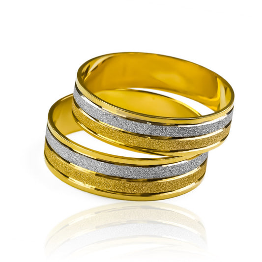 Argollas de matrimonio JLo Plane, fabricadas en oro 18k de Joyería Caracas. Elaborados en oro de 18 quilates con un certificado de calidad y garantía para toda la vida.