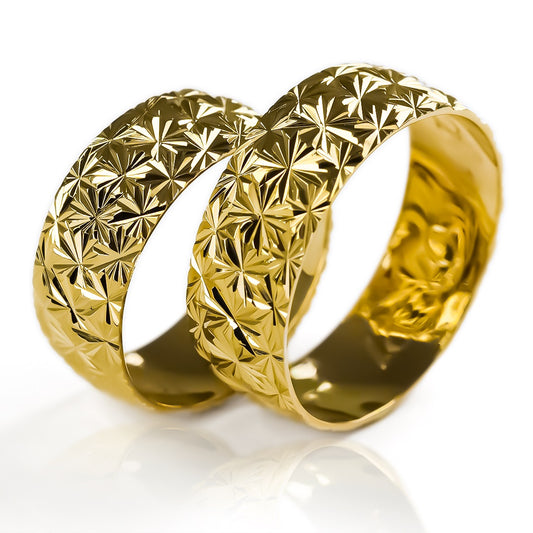 Argollas de matrimonio Lluvia de Estrellas, elaboradas en oro 18k por Joyería Caracas, cuenta con certificado de calidad y garantía para toda la vida.