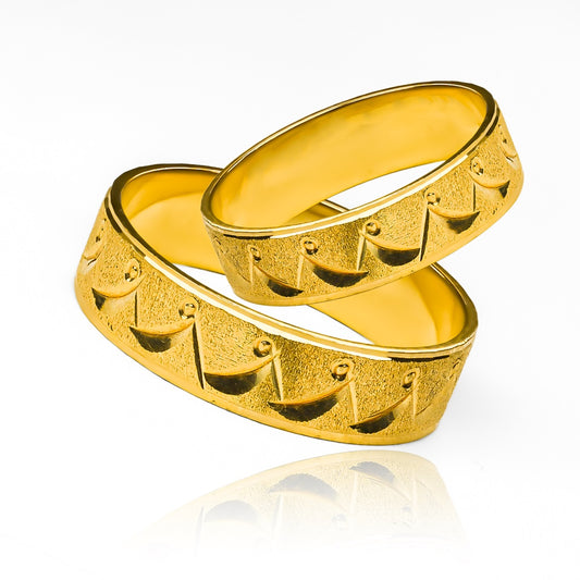 Argollas de matrimonio Marine, elaboradas en oro 18k por Joyería Caracas, cuentan con un certificado de calidad y garantía para asegurar su autenticidad.
