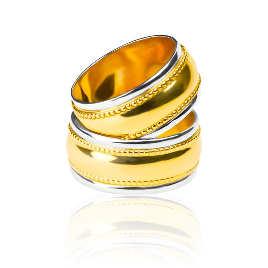 Argollas de matrimonio masa + bisel, elaborados en oro 18k por Joyería Caracas, cada argolla cuenta con certificado de calidad y garantía de por vida.