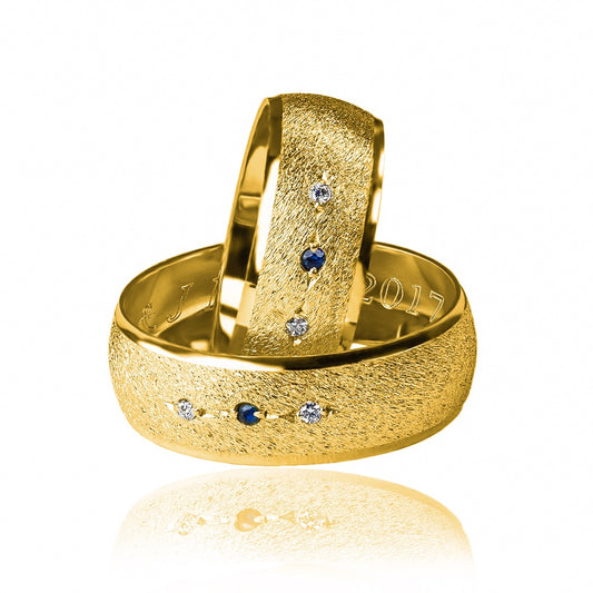 Argollas de matrimonio mate corrugado Zafiro y Diamantes, fabricadas en oro de 18k, diseñados por Joyería Caracas, cada uno cuenta con certificado de autenticidad y garantía de por vida.