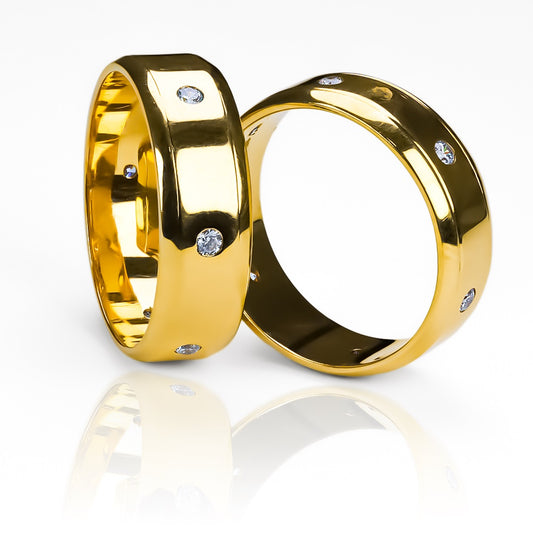 Argollas de matrimonio Shine Six, elaborados en oro 18 quilates por Joyería Caracas, cada una viene con un certificado de calidad y una garantía de por vida.