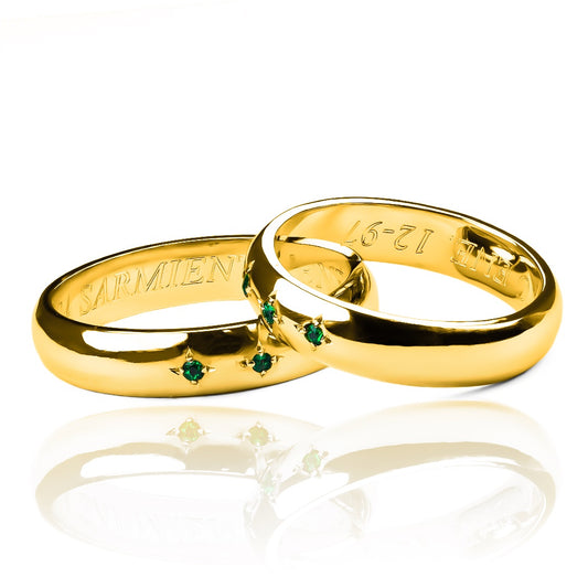 Argollas de matrimonio snow emeralds, fabricados en oro de 18 quilates de Joyería Caracas, cuenta con certificado de calidad y garantía.