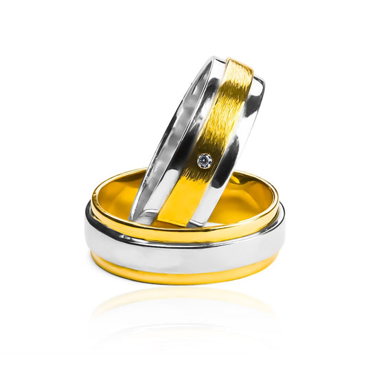 Argollas de matrimonio stair fabricadas en oro 18k de Joyería Caracas, viene con un certificado de calidad y garantía de por vida.