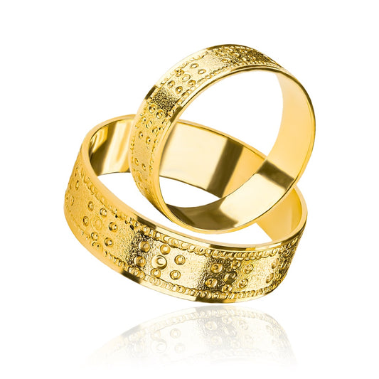 Argollas de matrimonio Sun & Flower, elaboradas en oro 18k por Joyería Caracas, cuentan con un certificado de calidad y garantía de por vida.