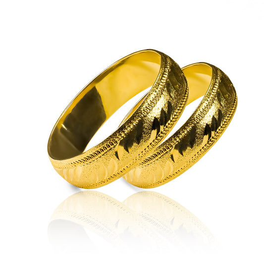 Argollas de matrimonio Tiger Media Caña, elaboradas en oro 18k por Joyería Caracas, cada una cuenta con certificado de calidad y garantía de por vida.