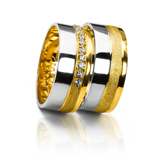 Argollas de matrimonio Warrior LOVE bicolor, fabricados en oro de 18k de Joyería Caracas, cuenta con certificado de calidad y garantía para toda la vida.