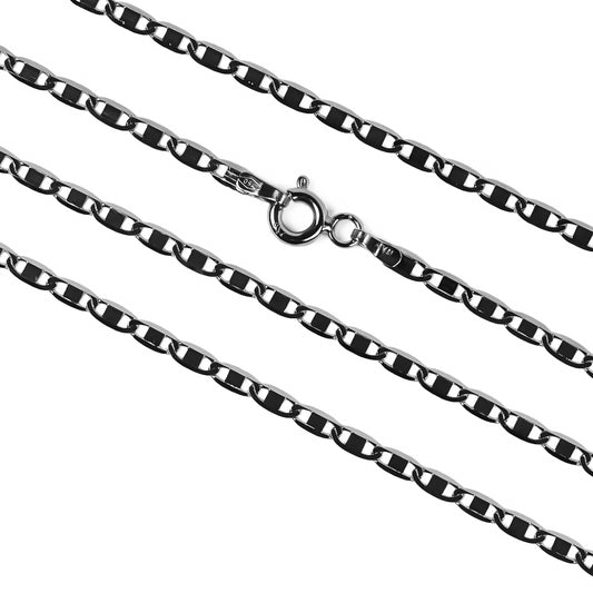 Cadena de escalera plana con espejo S50 blanco de Joyería Caracas es una opción elegante y sofisticada para cualquier ocasión. Hecha en oro de 18k.