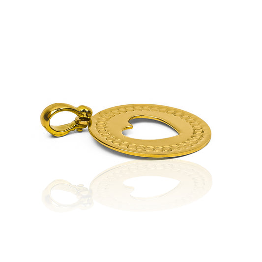 Dije Placa silueta Corazón I, elaborado en oro 18K por Joyería Caracas, cuenta con certificado de calidad y garantía de por vida.