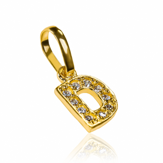 Dije Letra D crystal mini JT es una obra de arte en oro 18K de la prestigiosa Joyería Caracas. Cuenta con garantía de por vida.