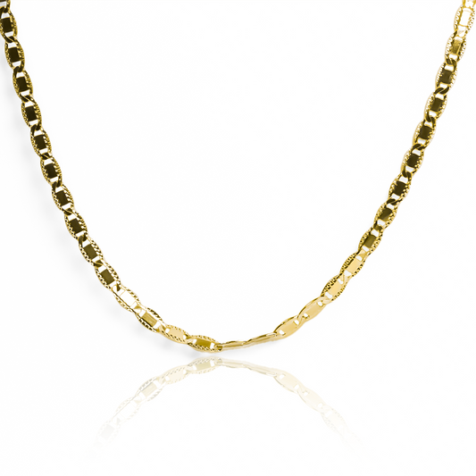 Cadena en forma de escalera ofrece un diseño único con espejo diamantado y acabado en oro de 18k. Fabricada por la Joyería Caracas, cuenta con garantía de por vida.