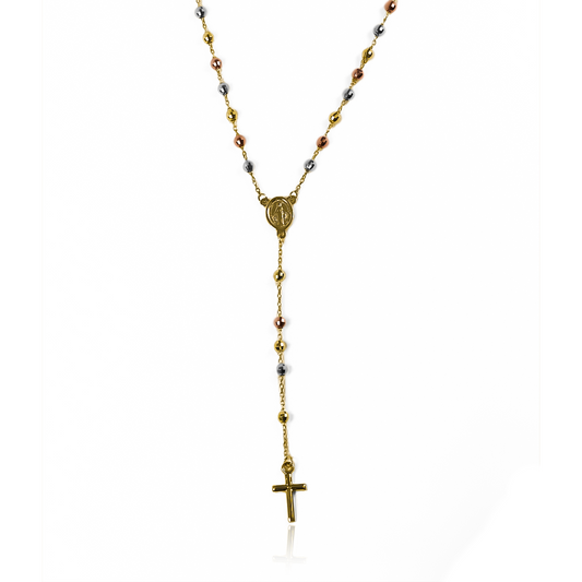 Rosario M Facetado Tres Oros I, fabricado en oro 18K por Joyería Caracas, cuenta con certificado de calidad y garantía para toda la vida.