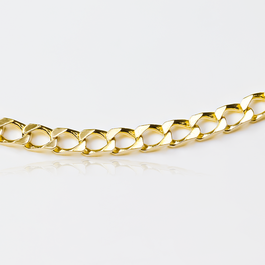 Cadena Classic panzer chabal M es una cadena de oro de 18k de la Joyería Caracas. Con su diseño clásico y resistente, esta cadena es un accesorio elegante y duradero.