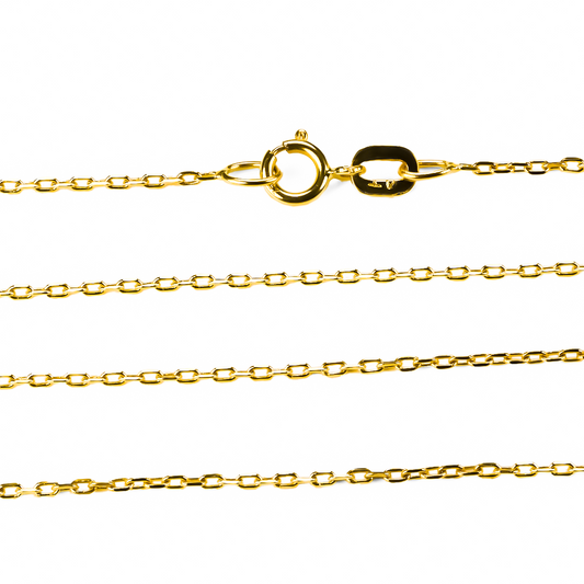 Cadena seguida skinny 40 I es el accesorio perfecto para elevar cualquier atuendo. Fabricada en oro 18k de alta calidad y con la garantía para toda la vida de Joyería Caracas.