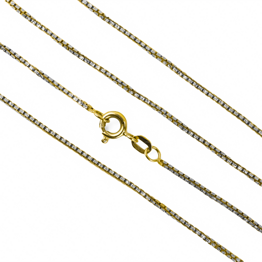 Cadena Venecia style bicolor 50 fabricada en oro 18k por Joyería Caracas, cuenta con una garantía de por vida.