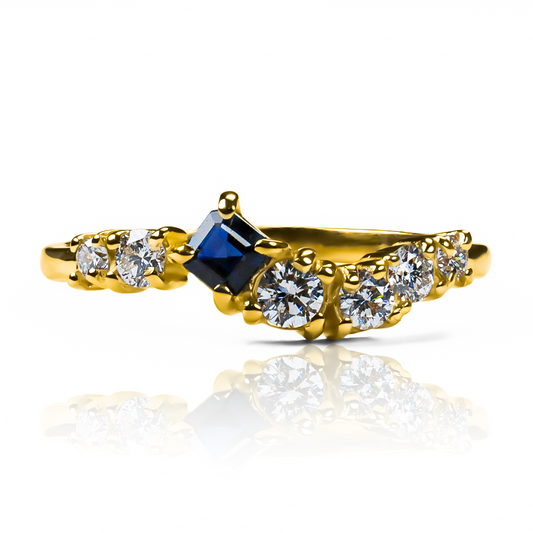 Anillo Frida Diamonds, hecho de oro 18k con certificado de calidad y garantía de por vida, esta Joyería Caracas es una elección sofisticada y exclusiva para un momento tan especial.