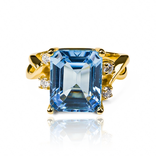 Anillo Emerald Heart ring, hecho de oro 18k con certificado de calidad y garantía de por vida, esta Joyería Caracas es una elección sofisticada y exclusiva para un momento tan especial.