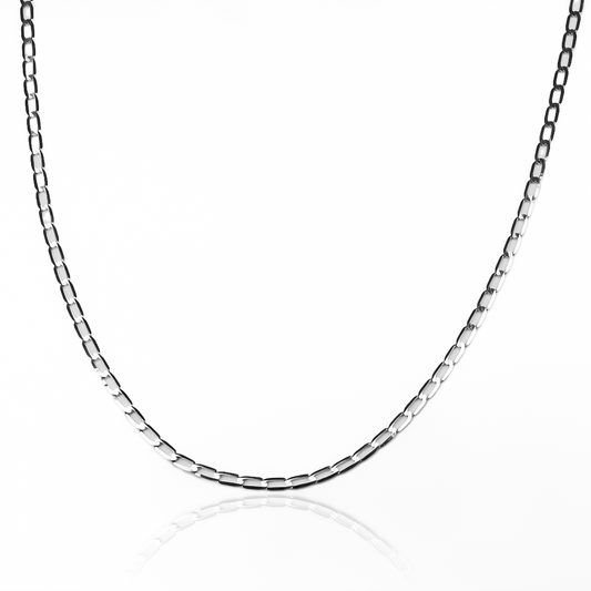 Cadena cubana alargada de oro blanco de 18k de la Joyería Caracas le dará un estilo elegante y sofisticado a tu look. Cuenta con garantía de por vida.