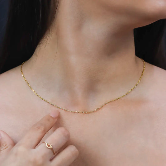 Cuello de mujer con cadena en tejido singapur de 40cm en oro amarillo de 18 quilates, hecho en Joyería Caracas.