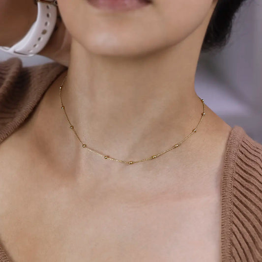 Cuello de mujer con cadena en tejido special sphere en oro amarillo de 18 quilates, hecho en Joyería Caracas.