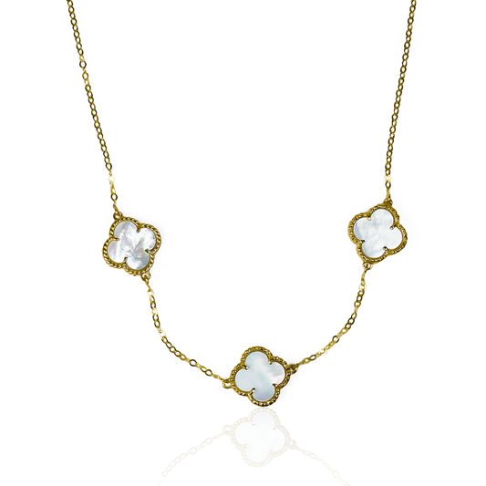Gargantilla Clovers fabricado por Joyería Caracas elaborada en oro de 18 quilates, con delicados tréboles con acabado nácar. Cuenta con certificado de calidad y garantía para toda la vida.