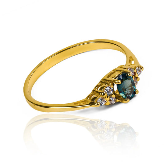 Anillo de compromiso grape zafiro, una pieza de Joyería Caracas con certificación de calidad en oro 18k. Esta elegante joya cuenta con garantía para toda la vida.