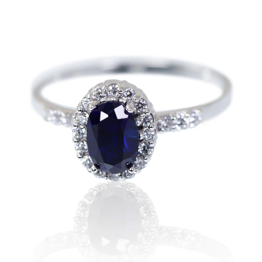 Anillo de compromiso Lady Classic S. Hecho a mano en Joyería Caracas en oro de 18k viene con certificado de calidad y garantía de por vida.