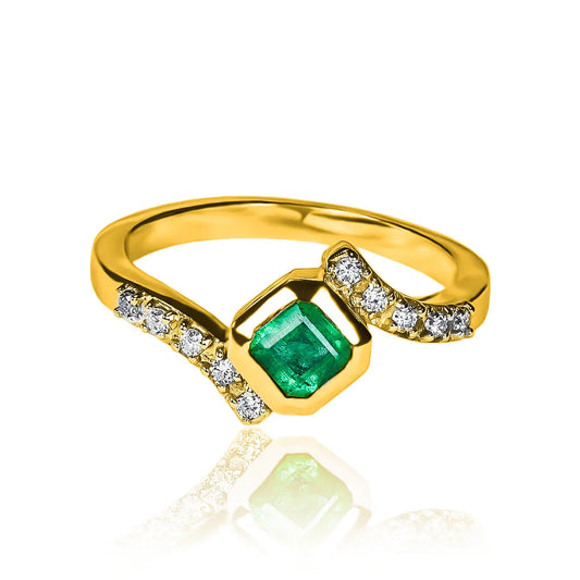 Anillo de compromiso emerald & diamonds in arms es una verdadera joya. Hecho con oro 18k, diseño de Joyería Caracas es un símbolo con certificado de calidad y garantía para toda la vida.
