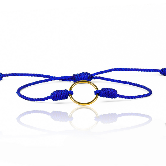 Pulsera Aro Sin Fin de Joyería Caracas está hecha en oro 18k, con detalles en hilo terlenca y bisutería de calidad. Con garantía de por vida y sin costo adicional.
